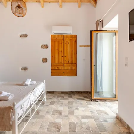 Cassiopea Evia Greece * Nerotriviá